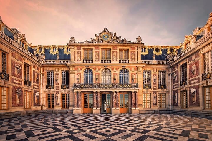 Versailles Palace Guided Day Tour and Trianon from Paris