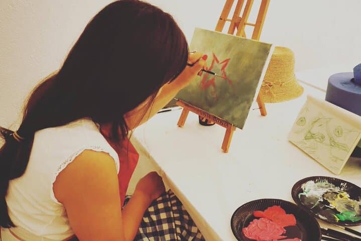 2 hours Painting Class with Local Artist in Private Studio