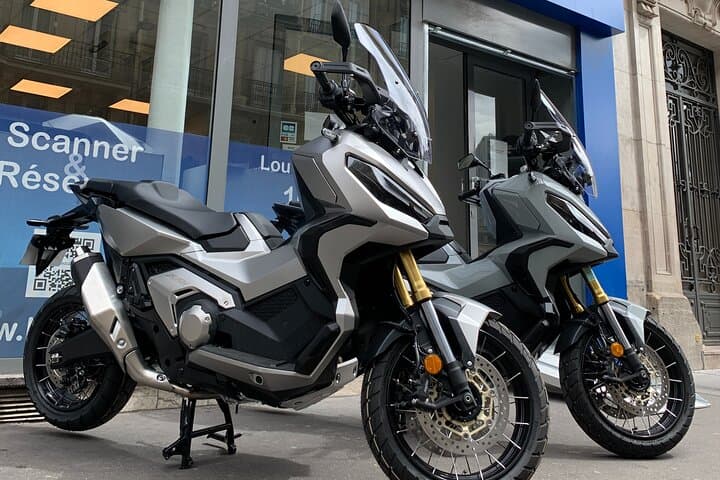 Scooter rental X-ADV Honda 2023 (A2 license) Paris