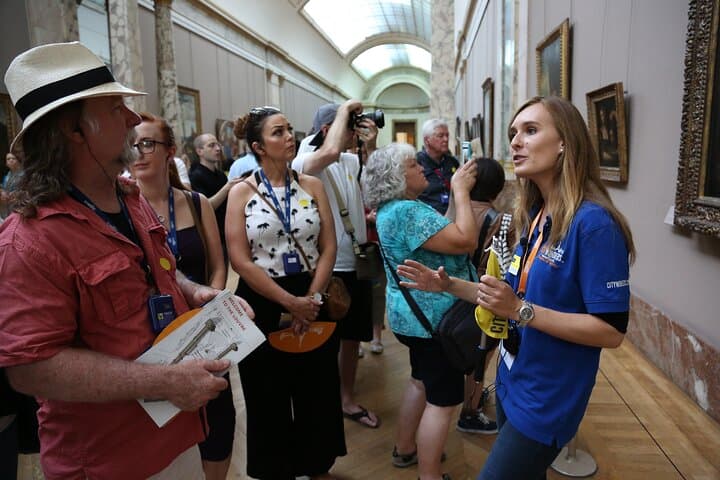 Louvre Museum Private Guided Tour with Access