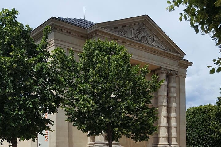 The Tuileries Garden's Classic Sights: A Self-Guided Audio Tour