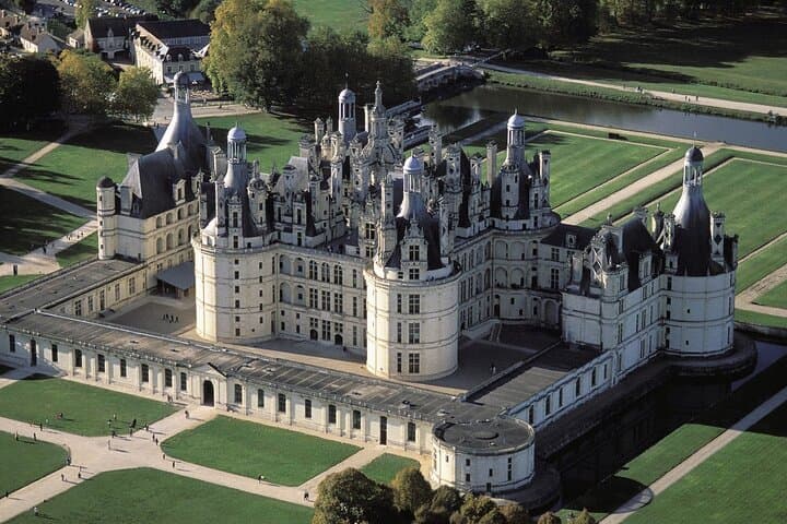 Unforgettable Loire Valley tour from Paris 2 castles in one day!