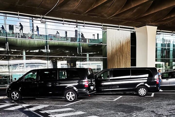 Private Transfer from Charle de Gaulle Airport to Paris