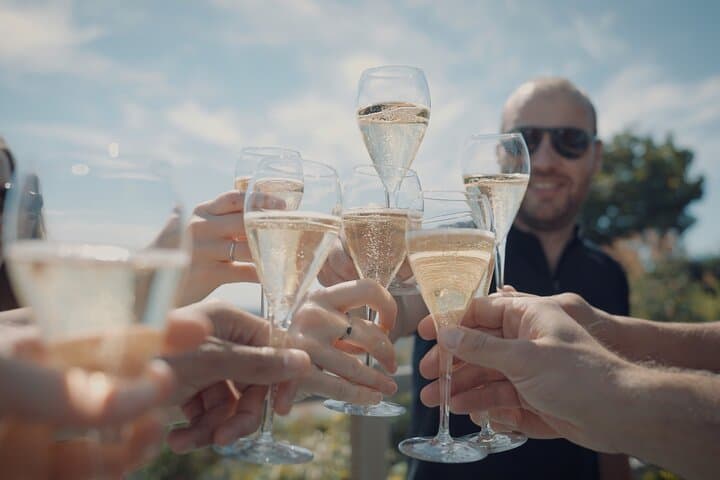 Reims: Half-day cycling in Champagne with tastings