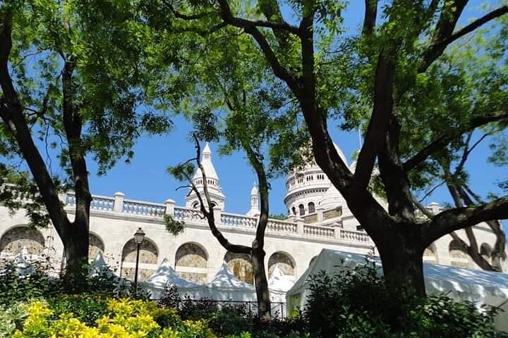 Group tour of the Montmartre district in Italian