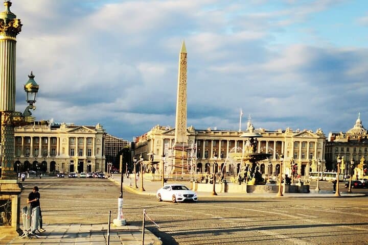 Private Roundtrip Airport Transfer for 1 to 3 Persons in Paris