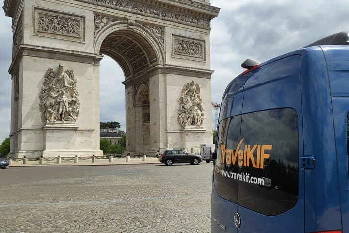 Our minivan with Arc de Triomphe