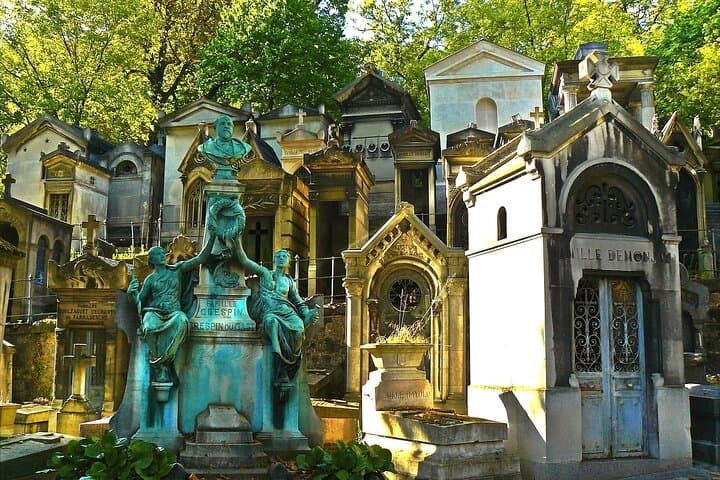 Pere Lachaise Cemetery Private Walking Tour
