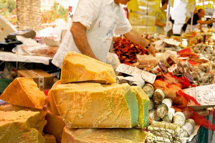 Paris: Private French Food & Wine Walking Tour in Le Marais