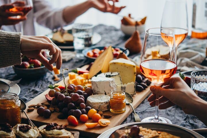 Traditional French Food and Paris Old Town Private Tour