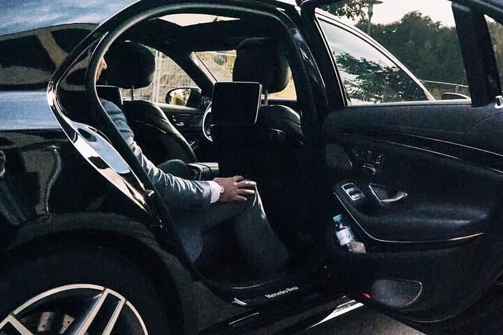 Private Transfer: Paris Airport CDG to Disneyland by Business Car