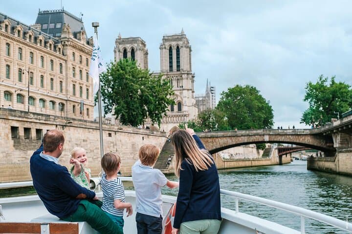 Paris Sightseeing Tour with Seine River Cruise from Disneyland®