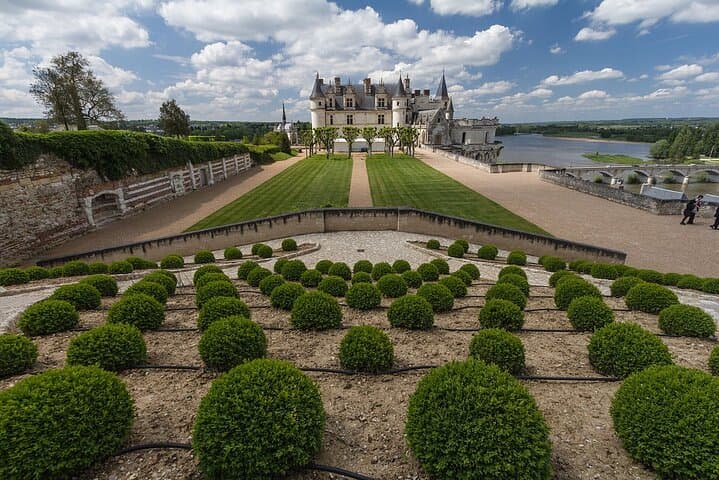 Unforgettable Loire Valley tour from Paris 2 castles in one day!
