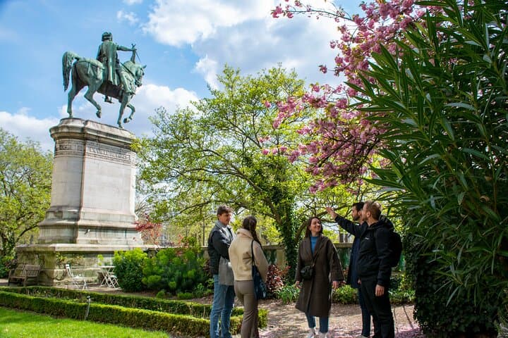 Personnalize your Tour with a Guide to See the Essentials