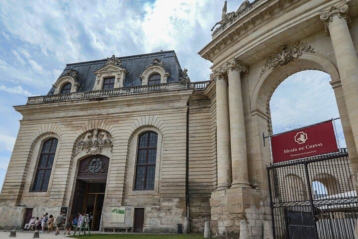Half-Day Trip: Château de Chantilly & Gardens from Paris