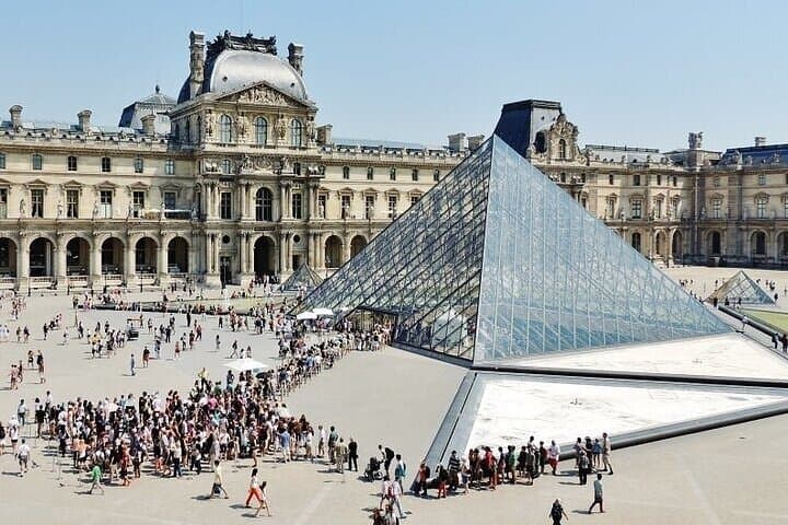 Two Hours Quick Private Tour of Paris with Hotel pickup