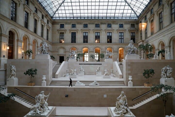 Half-Day Private Tour of Paris with Seine River Cruise