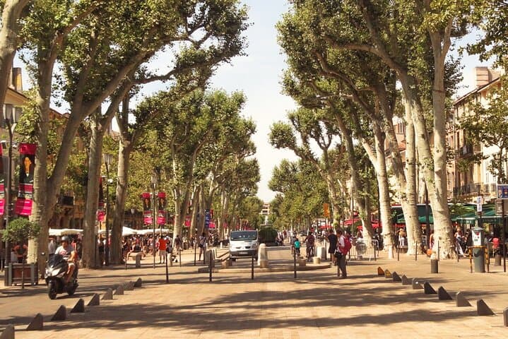 Aix-en-Provence Self-Guided City Walking Tour & Scavenger Hunt