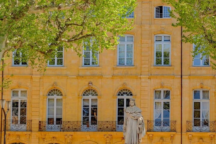 Aix-en-Provence Self-Guided City Walking Tour & Scavenger Hunt