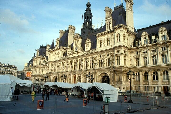 4 hours Private Tour at Marais and Montmartre in Paris with Hotel pickup