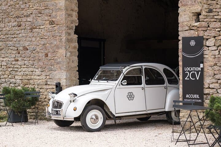 Citroën 2CV Burgundy rental and Gourmet Picnic
