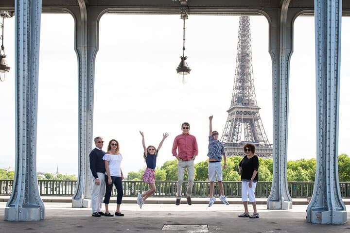 The Eiffel Tower area, Bir-Hakeim Bridge, Family Photoshoot