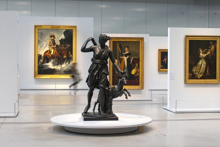 Family Tour of Paris Old Town and Grévin Museum