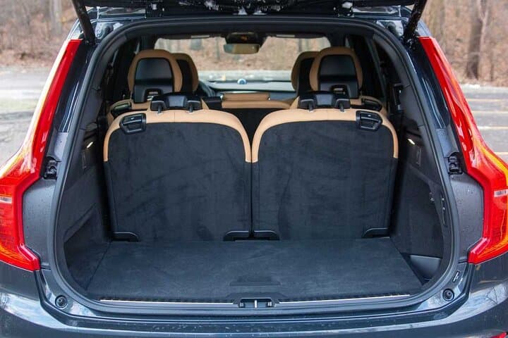 SUV Volvo XC90 Trunk space
