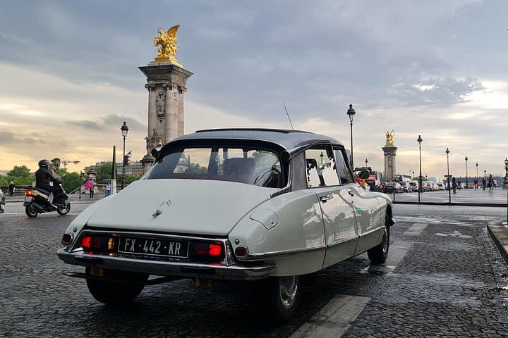 Paris City Tour 2h00 Citroën DS Vintage with Open Roof