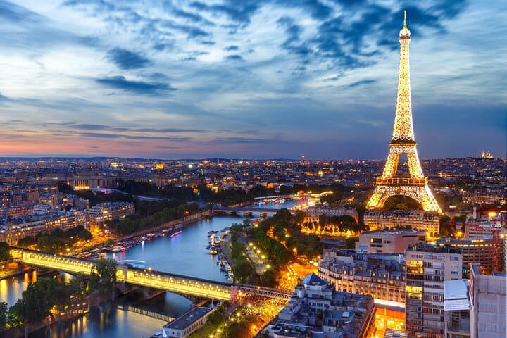 Private Transfer from Charles de Gaulle Airport to Paris