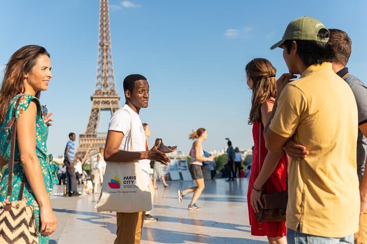 Paris Tour with Lunch at the Eiffel Tower and Seine River Cruise