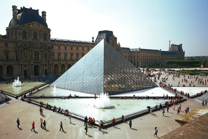 Paris Private Luxury Tour with shopping, cabaret, Lunch cruise and city Tour