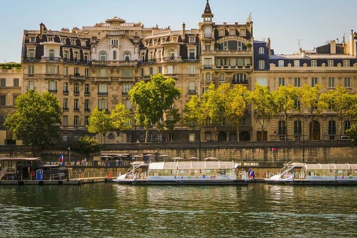 5 Hour Montmartre Walking Tour and River Cruise with Wine Tasting