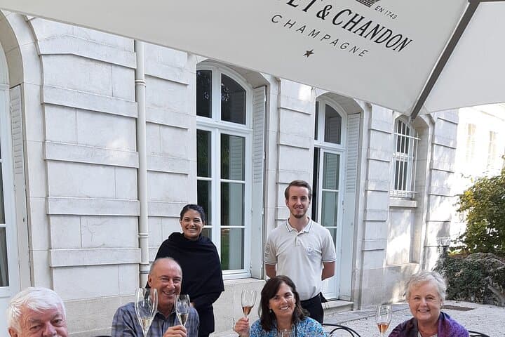 Have a commented tasting at Moet&Chandon.