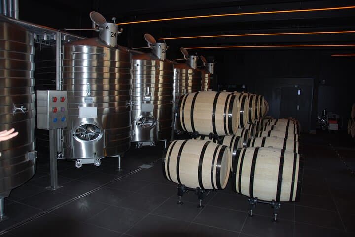 Share with winemakers how to make the Champagne.