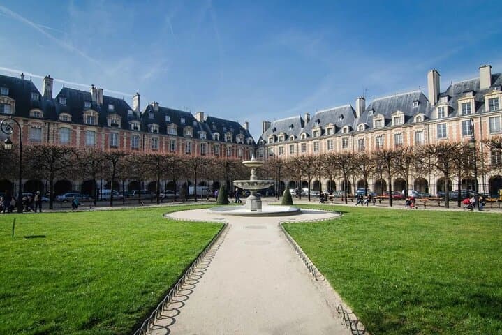 Paris Private Vintage Car Half day Tour with Le Marais and Pick up and drop