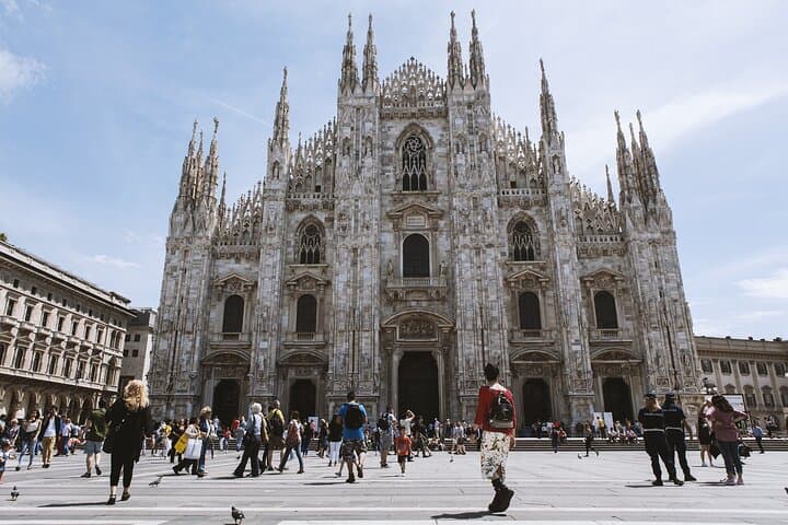 Private Transfer From Nice to Milan With a 2 Hour Stop in Genoa