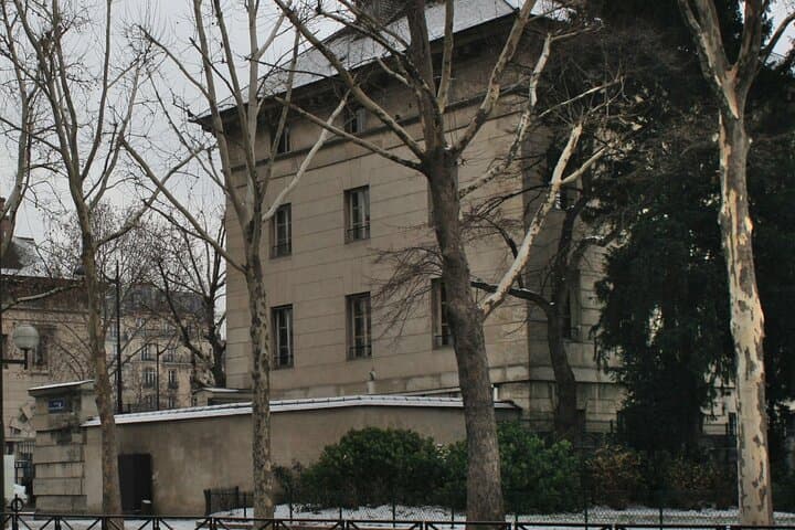 Lupin's Footsteps: A Self-Guided Walking Tour in Paris