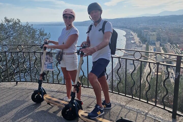 Discover Nice by electric scooter in complete safety