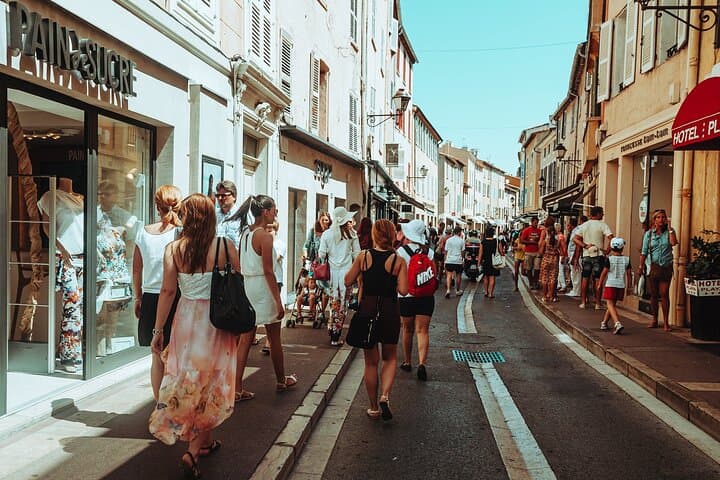 Private Transfer Marseille to Saint Tropez With 2h Stop in Toulon