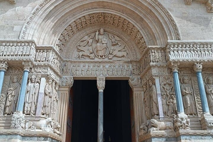 Private Tour in Roman town of Arles, Camargue National Park