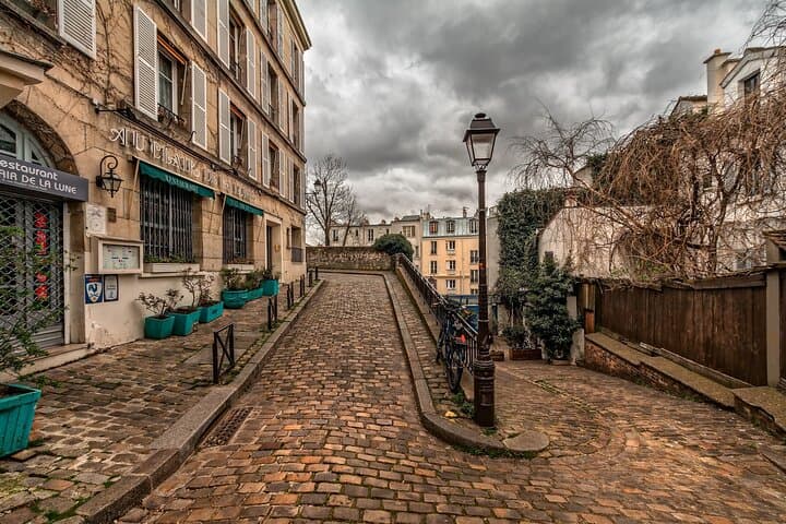 Private Transfer From Bayeux To Paris With a 2 Hour Stop in Caen
