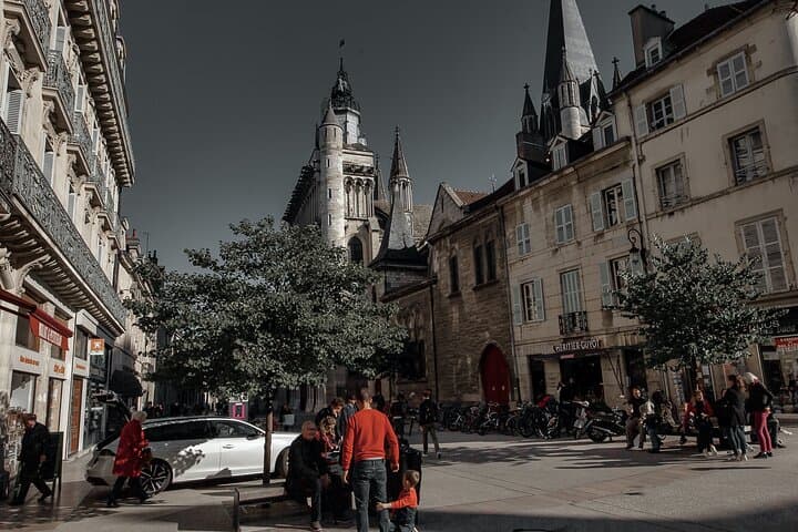 Secrets of Dijon: Explore the City with Clues and Stories