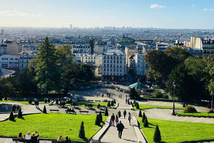 Paris: Montmartre Semi-Private Guided Walking Tour