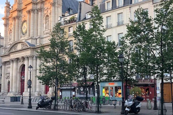 5-Hour Le Marais and Cruise with Lunch with CDG Airport Pick up