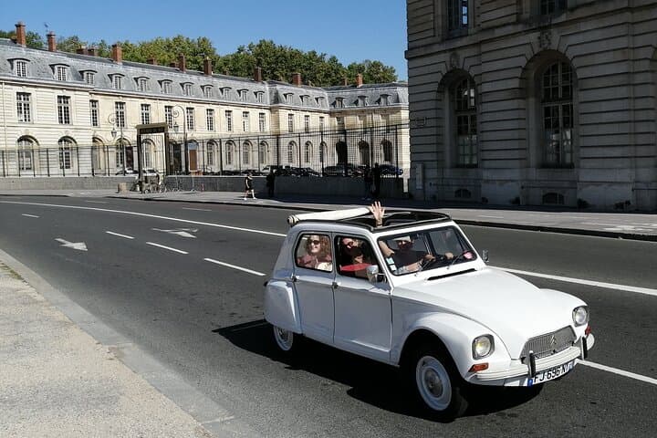 Private 1 hour tour of Versailles in a Vintage Car (2CV)