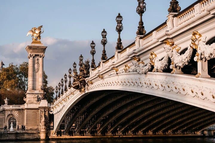 Paris Small Group Tour with Beauvais–Tillé Airport Transfer
