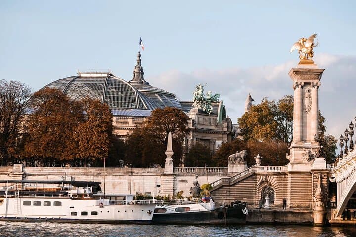 Paris Small Group Tour with Beauvais–Tillé Airport Transfer