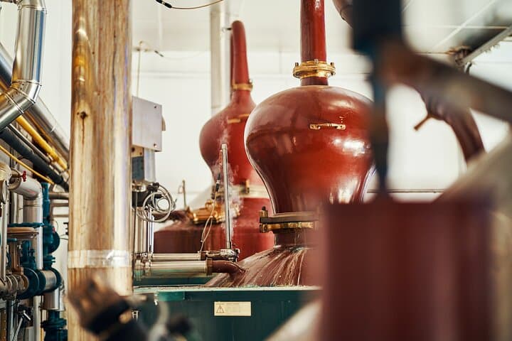 Discover the secrets of whiskey distillation