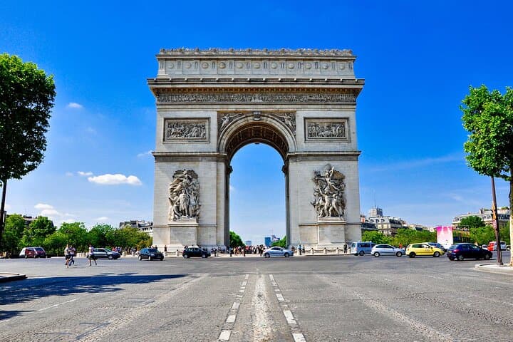 Private Chauffeur for Transfer from Paris to Bayeux or Caen
